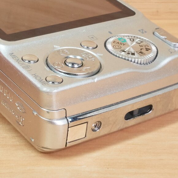 Sony Cyber-shot DSC-W210 / 12.1MP Digital Camera / Compact & Ready to Use - Picture 9 of 10